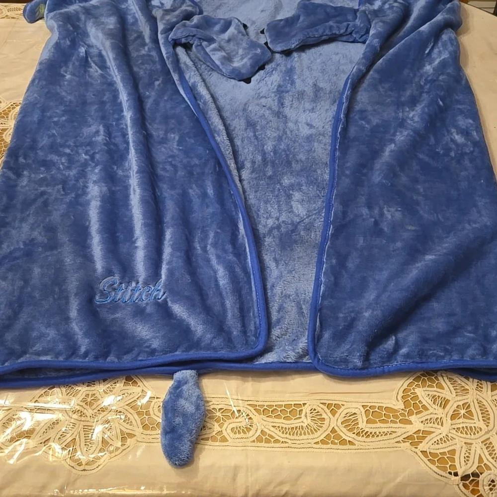 STITCH..VELVETY SOFT HOODED KIDS BLANKET... 54w x 37 h - NWOT